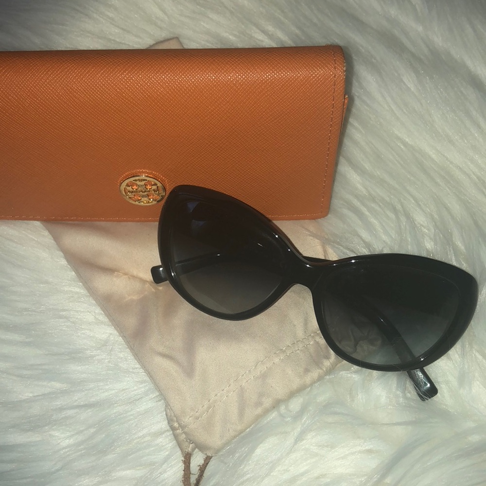 Used Authentic Black Tory Burch Sunglasses 😎